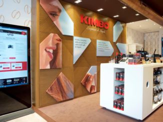 l'Express de Naples ouvre le magasin temporaire de Milan