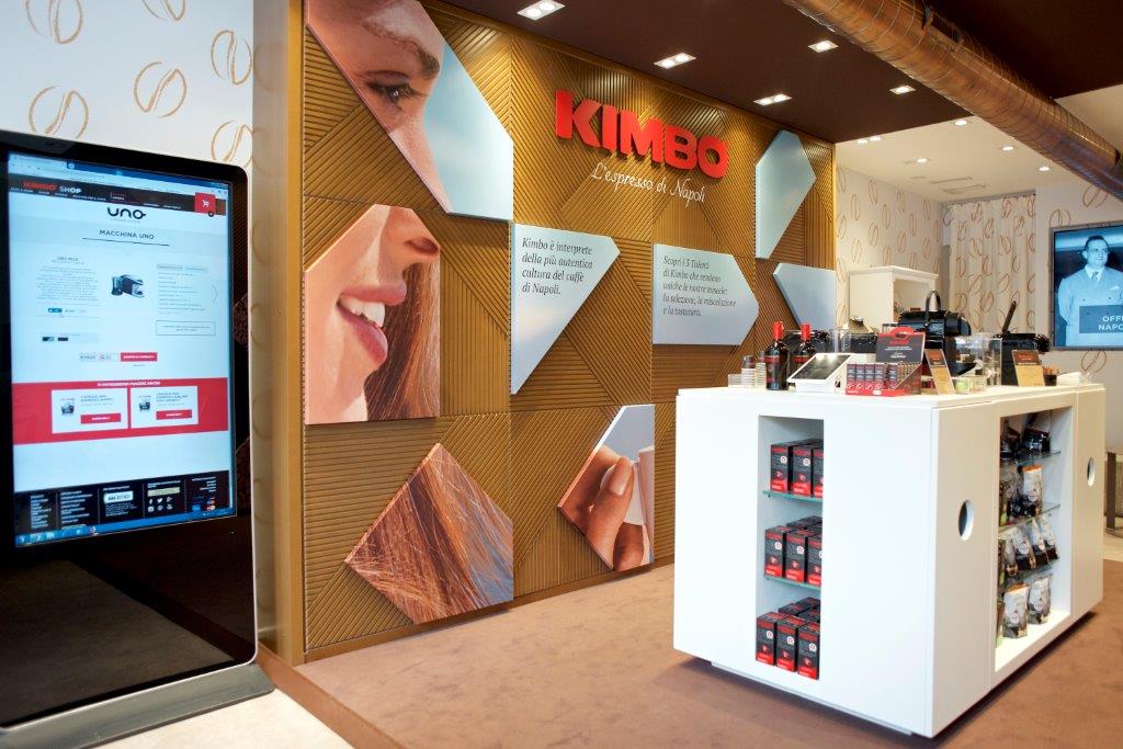 l'Express de Naples ouvre le magasin temporaire de Milan