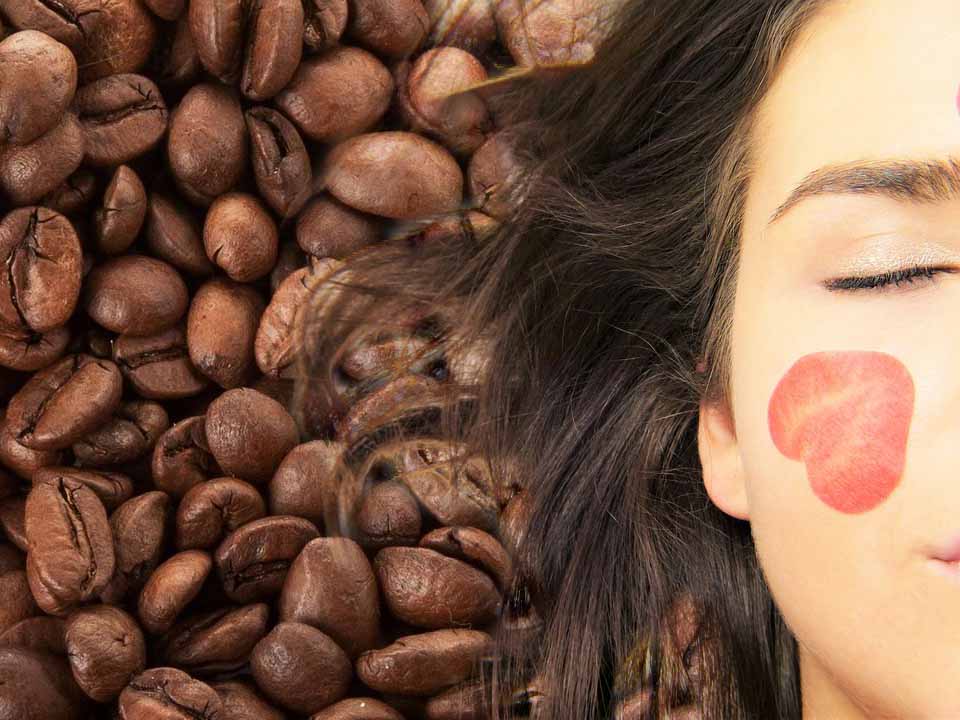 Café pour cacher les cheveux blancs et améliorer leur santé