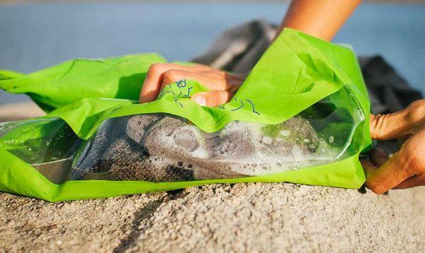 Trousse de lavage pour vêtements Scrubba sur Amazon