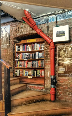 L'intérieur de la librairie City Lights, fondée en 1953 (ph. Federica Maule)