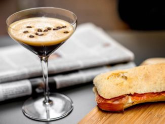 Caff&egrave; shakerato fatto in casa