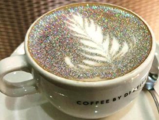 Paillettes comestibles: nouvelle vie pour le café et le cappuccino