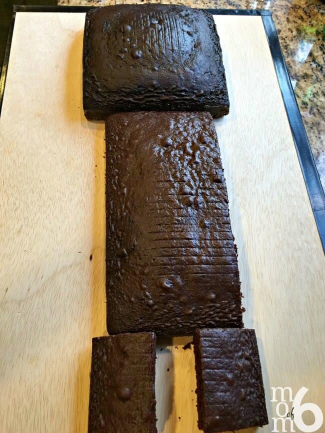 Glaçage de gâteau d'anniversaire maison facile https://www.masakanenak.com/