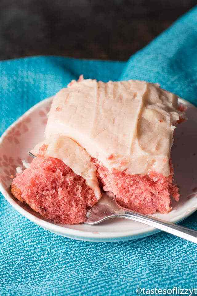 recette de gateaux-fraises "width =" 640 "height =" 959 "srcset =" https://i2.wp.com/www.tastesoflizzyt.com/wp-content/uploads/2017/01/easy-strawberry -cake-recipe-13.jpg? w = 640 & ssl = 1 640w, https://i2.wp.com/www.tastesoflizzyt.com/wp-content/uploads/2017/01/easy-strawberry-cake-recipe- 13.jpg? Resize = 200% 2C300 & ssl = 1 200w, https://i2.wp.com/www.tastesoflizzyt.com/wp-content/uploads/2017/01/easy-strawberry-cake-recipe-13.jpg ? resize = 400% 2C600 & ssl = 1 400w, https://i2.wp.com/www.tastesoflizzyt.com/wp-content/uploads/2017/01/easy-strawberry-cake-recipe-13.jpg?resize= 320% 2C480 & ssl = 1 320w "données-lazy-tailles =" (largeur-max: 640px) 100vw, 640px "données-recalc-dims =" 1 "src =" https://i2.wp.com/www.tastesoflizzyt .com / wp-content / uploads / 2017/01 / gâteau-aux-fraises-facile-13.jpg? resize = 640% 2C959 & ssl = 1 "/></p>
<p><noscript><img decoding=
