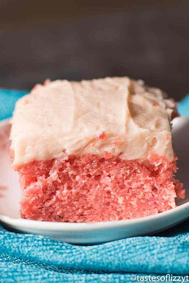 recette de gateaux-fraises "width =" 640 "height =" 959 "srcset =" https://i1.wp.com/www.tastesoflizzyt.com/wp-content/uploads/2017/01/easy-strawberry -cake-recipe-9.jpg? w = 640 & ssl = 1 640w, https://i1.wp.com/www.tastesoflizzyt.com/wp-content/uploads/2017/01/easy-strawberry-cake-recipe- 9.jpg? Resize = 200% 2C300 & ssl = 1 200w, https://i1.wp.com/www.tastesoflizzyt.com/wp-content/uploads/2017/01/easy-strawberry-cake-recipe-9.jpg ? resize = 400% 2C600 & ssl = 1 400w, https://i1.wp.com/www.tastesoflizzyt.com/wp-content/uploads/2017/01/easy-strawberry-cake-recipe-9.jpg?resize= 320% 2C480 & ssl = 1 320w "données-lazy-tailles =" (largeur-max: 640px) 100vw, 640px "données-recalc-dims =" 1 "src =" https://i1.wp.com/www.tastesoflizzyt .com / wp-content / uploads / 2017/01 / easy-strawberry-cake-recipe-9.jpg? resize = 640% 2C959 & ssl = 1 "/></p>
<p><noscript><img decoding=