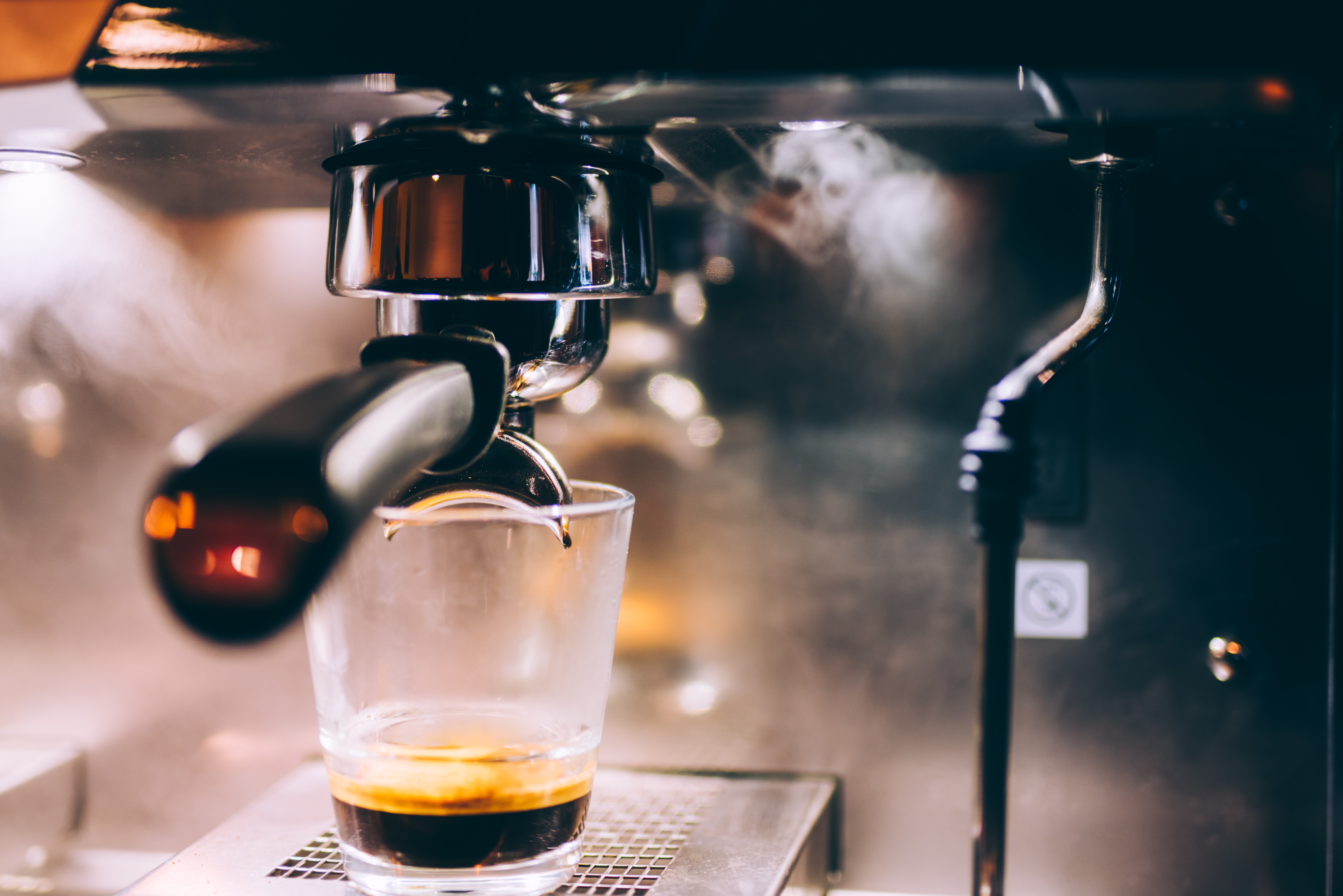Café espresso italien traditionnel "width =" 4817 "height =" 3216 "srcset =" https://www.horecanews.it/wp-content/uploads/2019/10/professional-espresso-machine-preparing-fresh-PXNT2RK. jpg 4817w, https://www.horecanews.it/wp-content/uploads/2019/10/professional-espresso-machine-preparing-fresh-PXNT2RK-300x200.jpg 300w, https://www.horecanews.it/ wp-content / uploads / 2019/10 / professional-express-machine-preparation-fresh-PXNT2RK-768x513.jpg 768w, https://www.horecanews.it/wp-content/uploads/2019/10/professional-espresso -machine-preparation-fresh-PXNT2RK-1024x684.jpg 1024w, https://www.horecanews.it/wp-content/uploads/2019/10/professional-espresso-machine-preparing-fresh-PXNT2RK-629x420.jpg 629w , https://www.horecanews.it/wp-content/uploads/2019/10/professional-espresso-machine-preparing-fresh-PXNT2RK-537x360.jpg 537w, https://www.horecanews.it/wp- content / uploads / 2019/10 / professional-express-machine-preparation-fresh-PXNT2RK-681x455.jpg 681w "tailles =" (largeur maximale: 4817px) 100vw, 4817px