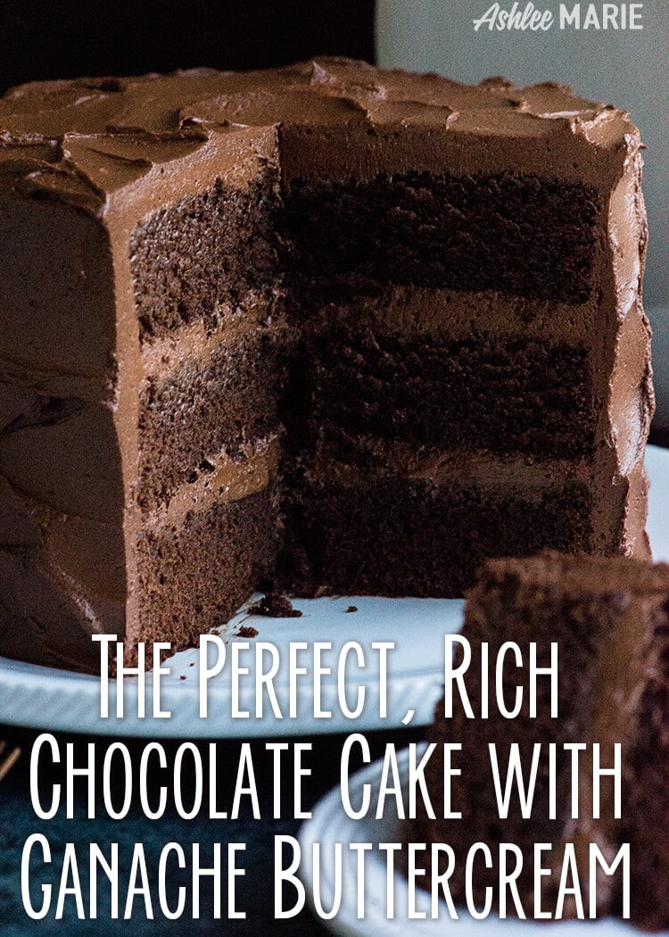 recette de gâteau au chocolat riche et décadent avec une crème au beurre de ganache au chocolat