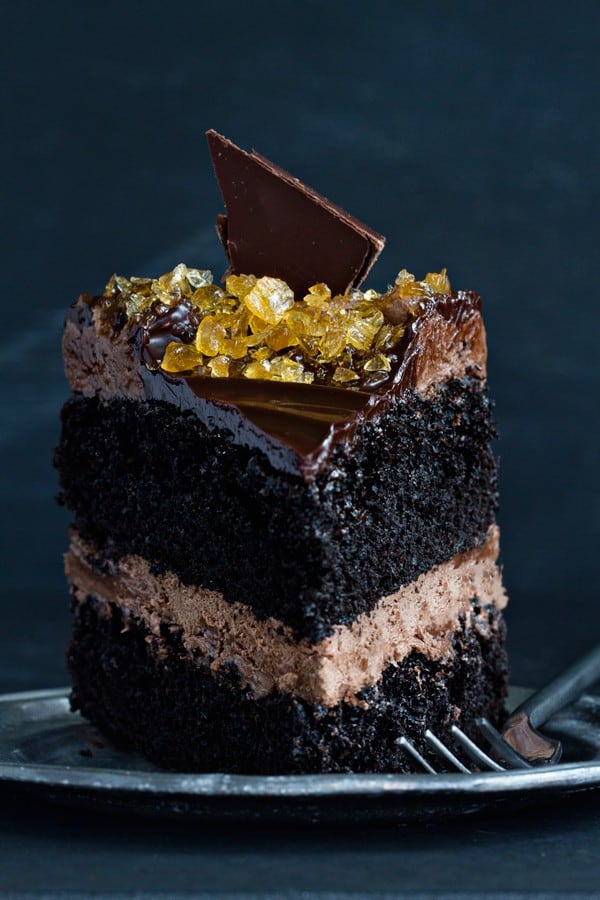 Le gâteau au caramel double salé au chocolat deviendra votre dessert décadent préféré. Sinfully incroyable!