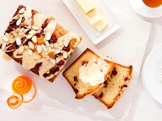 Recette de gâteau à la canneberge et à l'orange sans produits laitiers qui est tellement beurrée!