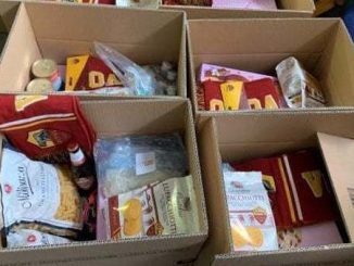 Coronavirus à Naples, un immigré donne de l'huile et du café: «À mes frères qui souffrent»