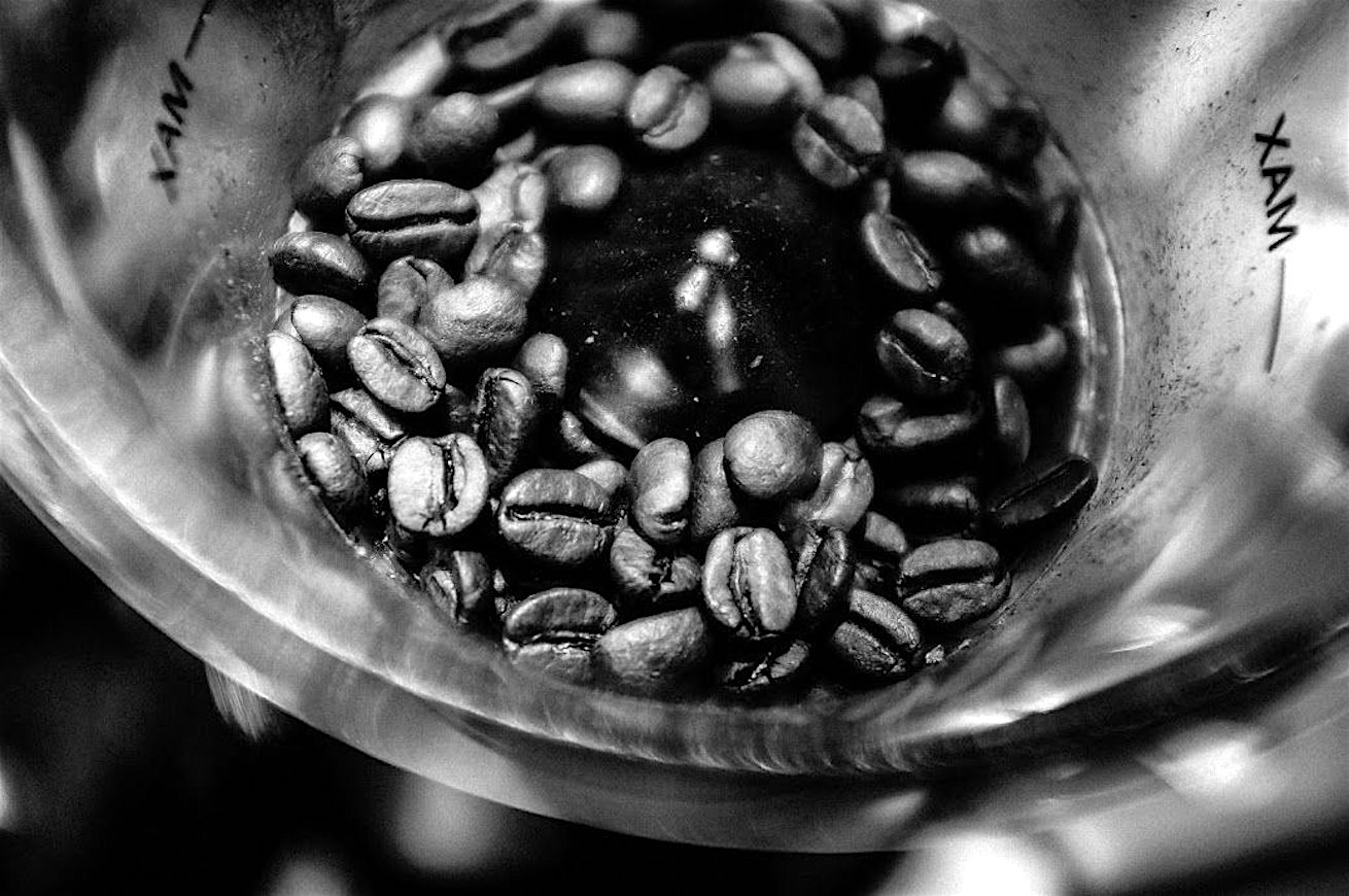 café "data-aspectratio =" 1310/870 "width =" 1310 "height =" 870 "data-srcset =" https://www.dissapore.com/wp-content/uploads/2016/06/caffè.jpg 1310w , https://www.dissapore.com/wp-content/uploads/2016/06/caffè-200x133.jpg 200w, https://www.dissapore.com/wp-content/uploads/2016/06/caffè- 320x213. Ceci pourrez vous intéresser : <a href='https://www.shop-ici-ailleurs.com/recette-facile-sans-beurre/'><strong>Recette facile sans beurre</strong></a>.jpg 320w, https://www.dissapore.com/wp-content/uploads/2016/06/caffè-768×510.jpg 768w, https://www.dissapore.com/wp-content/uploads/2016/ 06 / coffee-800×531.jpg 800w, https://www.dissapore.com/wp-content/uploads/2016/06/caffè-300×200.jpg 300w "tailles =" (largeur max: 1310px) 100vw, 1310px " /></p>
<p><noscript><img decoding=