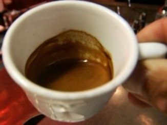 Boire du café réduit le risque de 5-6 tumeurs: du foie à la bouche