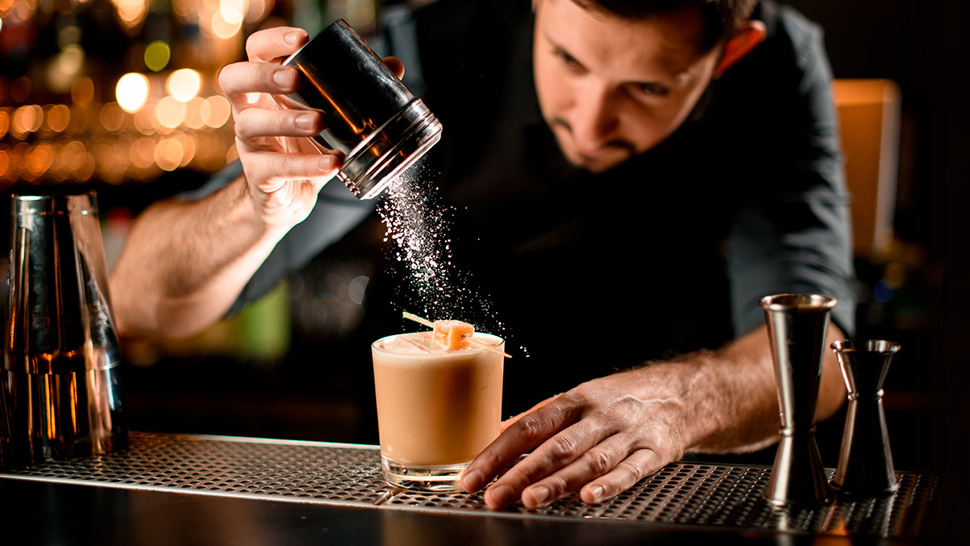 https://reportergourmet.com/ "width =" 970 "height =" 546 "srcset =" https://reportergourmet.com/files/2020/07/1-l43-bb-ppal-1600x900.jpg 970w, https : //reportergourmet.com/files/2020/07/1-l43-bb-ppal-1600x900-300x169.jpg 300w, https://reportergourmet.com/files/2020/07/1-l43-bb-ppal- 1600x900-768x432.jpg 768w, https://reportergourmet.com/files/2020/07/1-l43-bb-ppal-1600x900-696x392.jpg 696w, https://reportergourmet.com/files/2020/07/ 1-l43-bb-ppal-1600x900-746x420.jpg 746w "tailles =" (largeur max: 970px) 100vw, 970px "/></p>
<p>Le Manifeste, disponible sur les sites officiels des deux organisations et téléchargeable gratuitement, est donc un outil utile pour promouvoir cette initiative qui vise à indiquer aux clients ce qu'il faut toujours trouver dans les meilleurs bars.</p>
<p>"<em>Notre objectif est de promouvoir une culture authentique et vraie du café de qualité, impliquant tous les acteurs de la chaîne d'approvisionnement, du producteur au consommateur final.</em>"Dit Alberto Polojac, coordinateur national Sca Italie. "<em>Le manifeste vise à créer des liens, en particulier entre le barman et le client, pour l'aider à valoriser ceux qui traitent le produit avec professionnalisme et passion</em>»A ajouté Polojac.</p>
<p><img decoding=