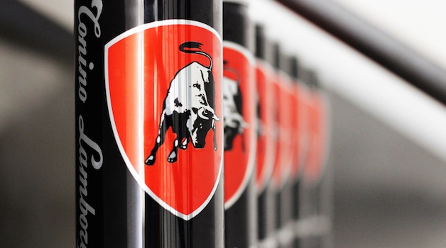 https://www.italianfoodtoday.it/ "data-id =" 11183 "data-full-url =" https://www.italianfoodtoday.it/wp-content/uploads/2020/09/Tonino-Lamborghini-Energy -Drink.jpg "data-link =" https://www.italianfoodtoday.it/?attachment_id=11183 "class =" wp-image-11183 "data-srcset =" https://www.italianfoodtoday.it/wp -content / uploads / 2020/09 / Tonino-Lamborghini-Energy-Drink.jpg 628w, https://www.italianfoodtoday.it/wp-content/uploads/2020/09/Tonino-Lamborghini-Energy-Drink-300x167. jpg 300w, https://www.italianfoodtoday.it/wp-content/uploads/2020/09/Tonino-Lamborghini-Energy-Drink-520x290.jpg 520w, https://www.italianfoodtoday.it/wp-content/ uploads / 2020/09 / Tonino-Lamborghini-Energy-Drink-320x178.jpg 320w "data-tailles =" (max-width: 628px) 100vw, 628px "/></figure>
</li>
</ul>
</figure>
<p>La gamme de boissons se ferme avec la Vodka Tonino Lamborghini obtenue en sélectionnant les meilleures céréales parmi celles de qualité supérieure issues de cultures d'Europe de l'Est, en particulier des Balkans et de la Slovaquie, lieux de production d'excellence dans ce secteur. Le maïs récolté est soigneusement sélectionné pour éliminer les impuretés de la matière première utilisée. A partir de la sélection, un maïs tendre est obtenu, dont le processus de broyage ultérieur à un taux d'humidité élevé augmente sa teneur en amidon. Le saccharose très pur obtenu permet d'obtenir un alcool extrêmement propre à partir du processus de distillation capable de donner une sensation enveloppante et unique.</p>
<p>La société Tonino Lamborghini a été fondée en 1981 par Tonino Lamborghini, actuel Président et est présente dans la marque avec une large gamme de produits de luxe: montres, lunettes, téléphones portables, parfums, accessoires d'ameublement, vêtements, accessoires de sport, golf & utilitaires chariot, produits de boissons, hôtels 5 étoiles, projets immobiliers, cafés et restaurants de marque.</p>
</div>
<p>[ad_2]</p>
<style>
    .height-auto {
        height: auto !important;
    }
</style>

    <div class=