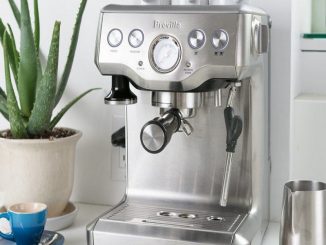 Cafetière et machine à expresso avec moulin