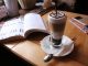 Comment faire du café Mocaccino à trois couches avec de la crème au lait et du chocolat à la maison
