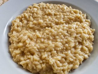 Primo di riso con fomaggio e polvere di caffè