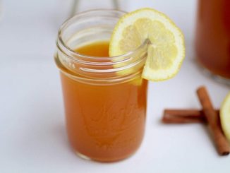 Recette de thé de désintoxication: thé au citron et au curcuma au gingembre