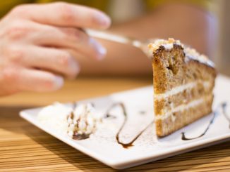Torta cremosa al caffè e amaretti: dessert soffice e aromatico