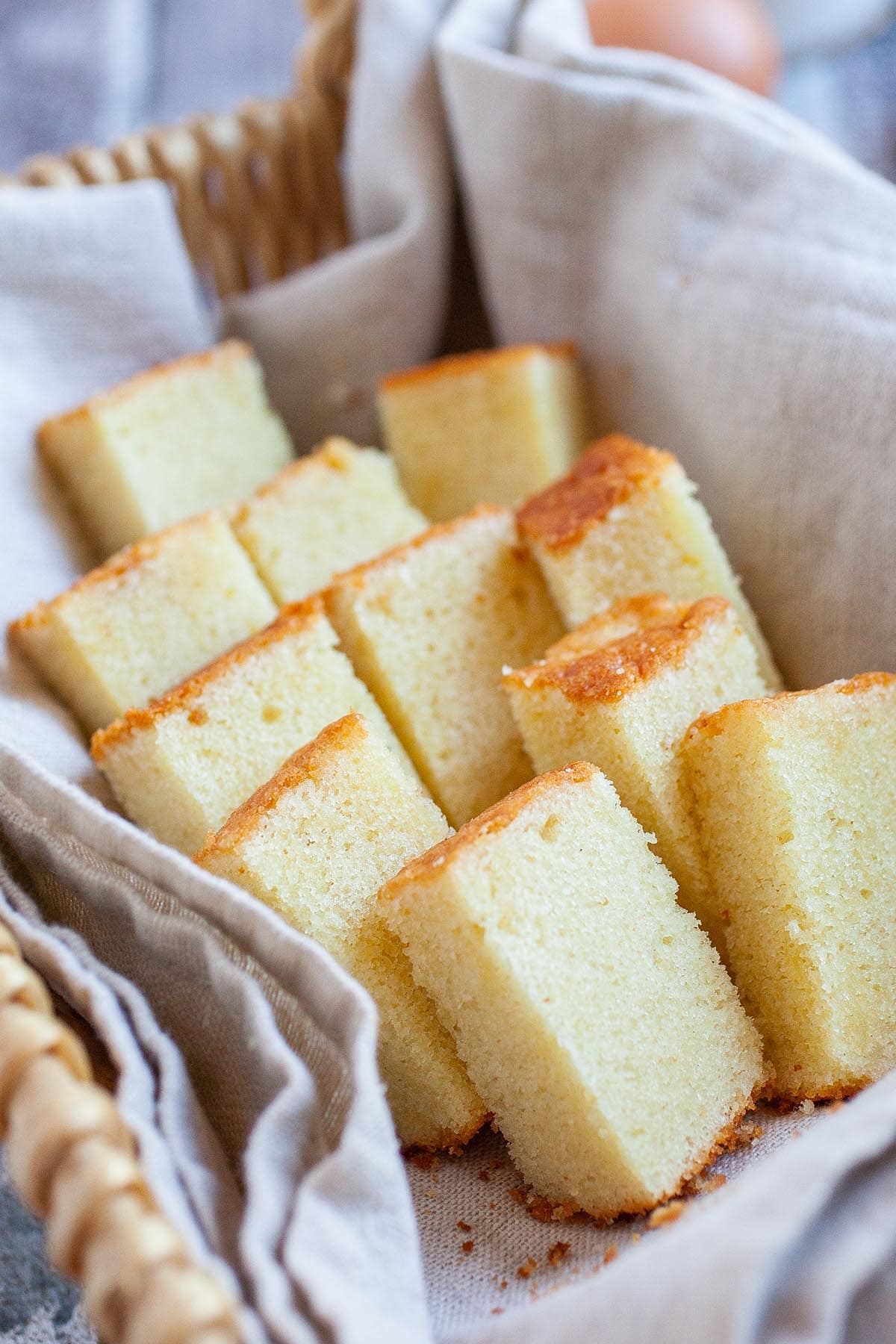 La meilleure recette de gâteau au beurre à partir de zéro, à base de beurre, d'œufs, de farine, de lait et de sucre.