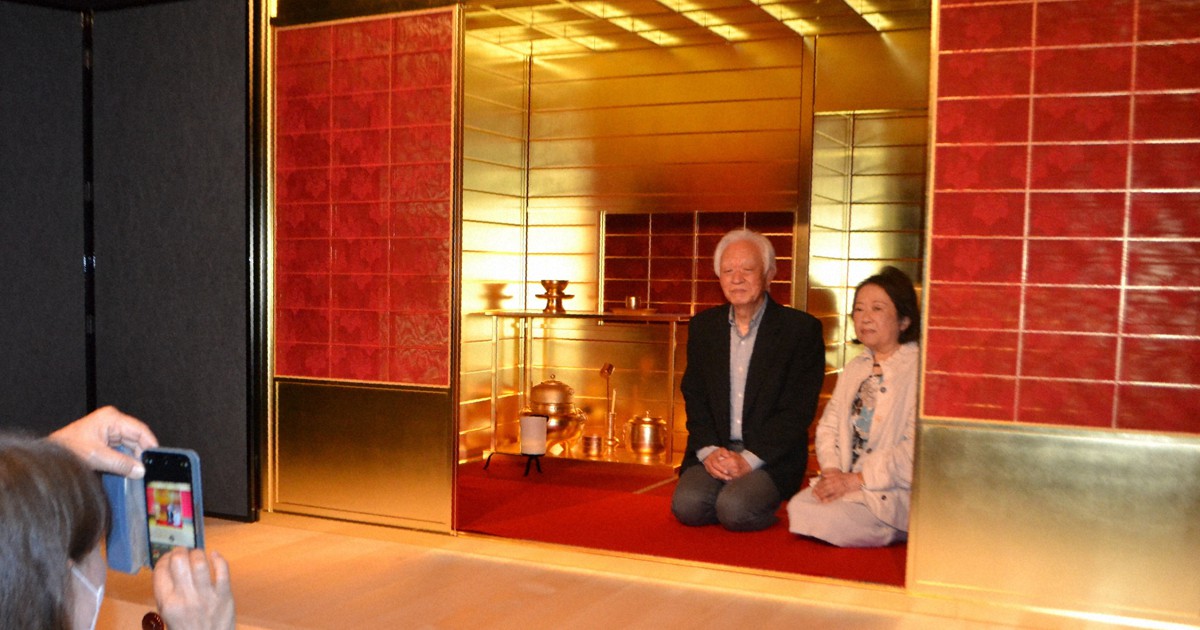 La réplique du "salon de thé doré" d'un seigneur de guerre du XVIe siècle ouvre au public au musée du Japon