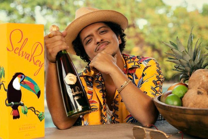 Bruno Mars et le parrain du rhum, Don Pancho, s'harmonisent pour SelvaRey
