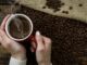 En plus des monticules, de l'eau et du sifflet du moka, ce serait le secret d'un café corsé comme dans un bar
