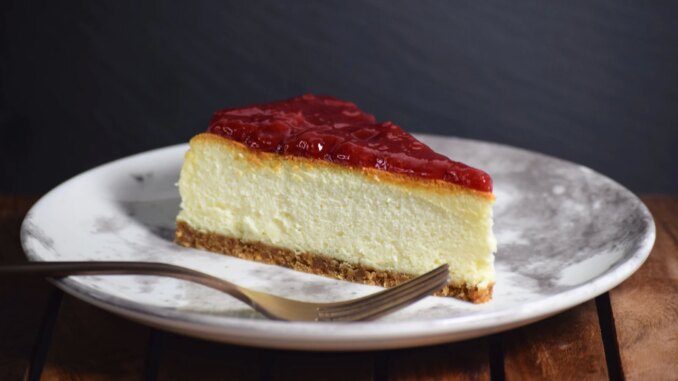 Recette : Éliminez le blues du mardi avec ce cheesecake aux fraises et au basilic
