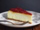 Recette : Éliminez le blues du mardi avec ce cheesecake aux fraises et au basilic