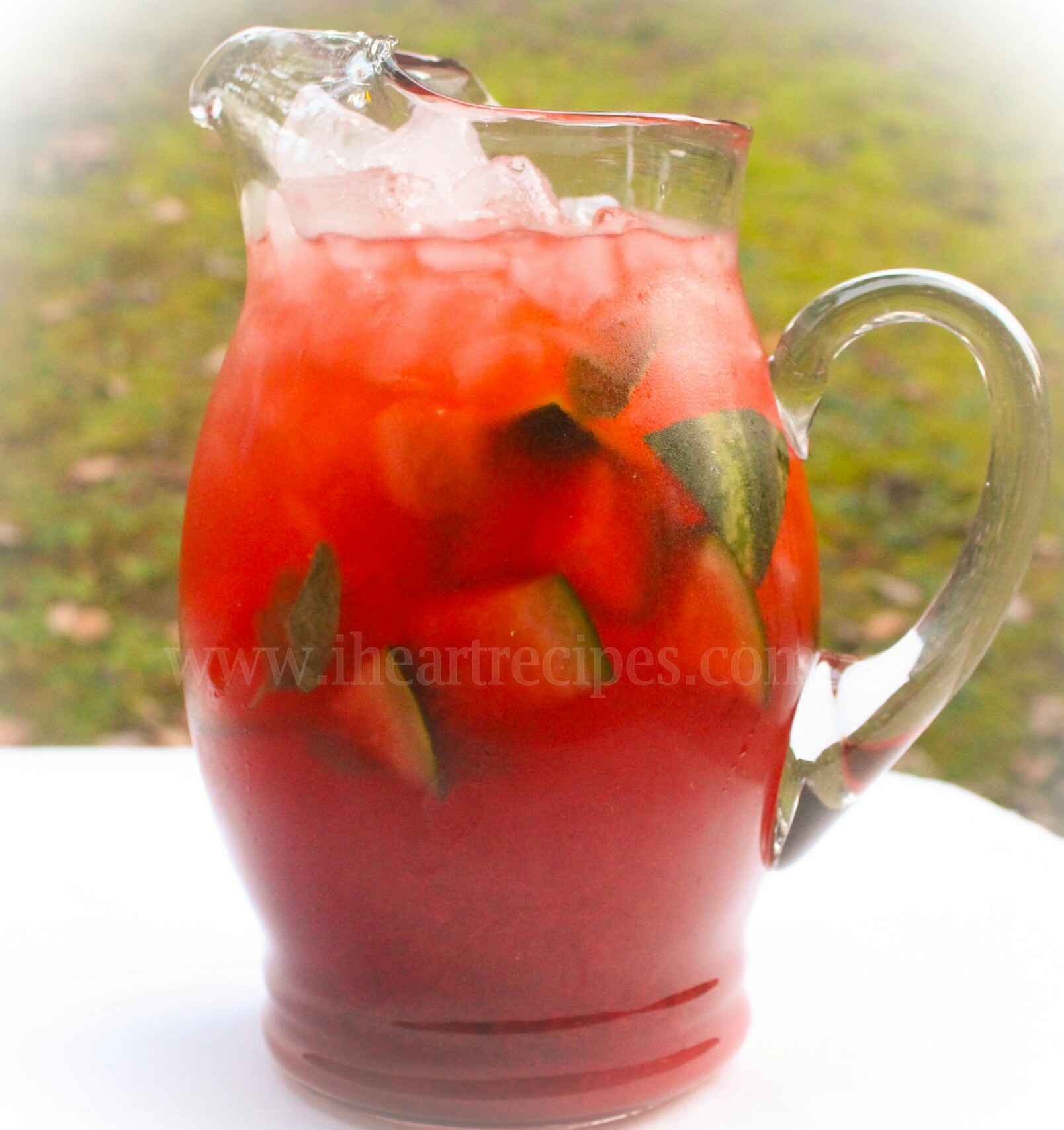 Le thé glacé à la pastèque est rafraîchissant et sucré, la boisson estivale parfaite !