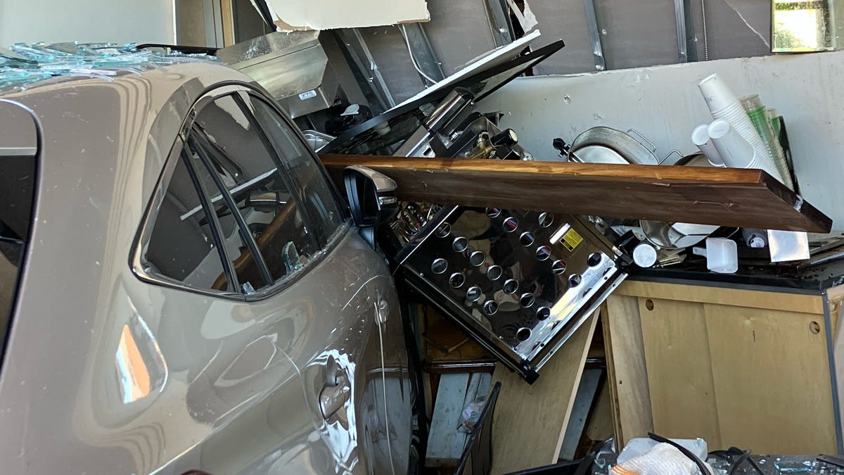 Red Hook fermé après un accident de voiture dans un café