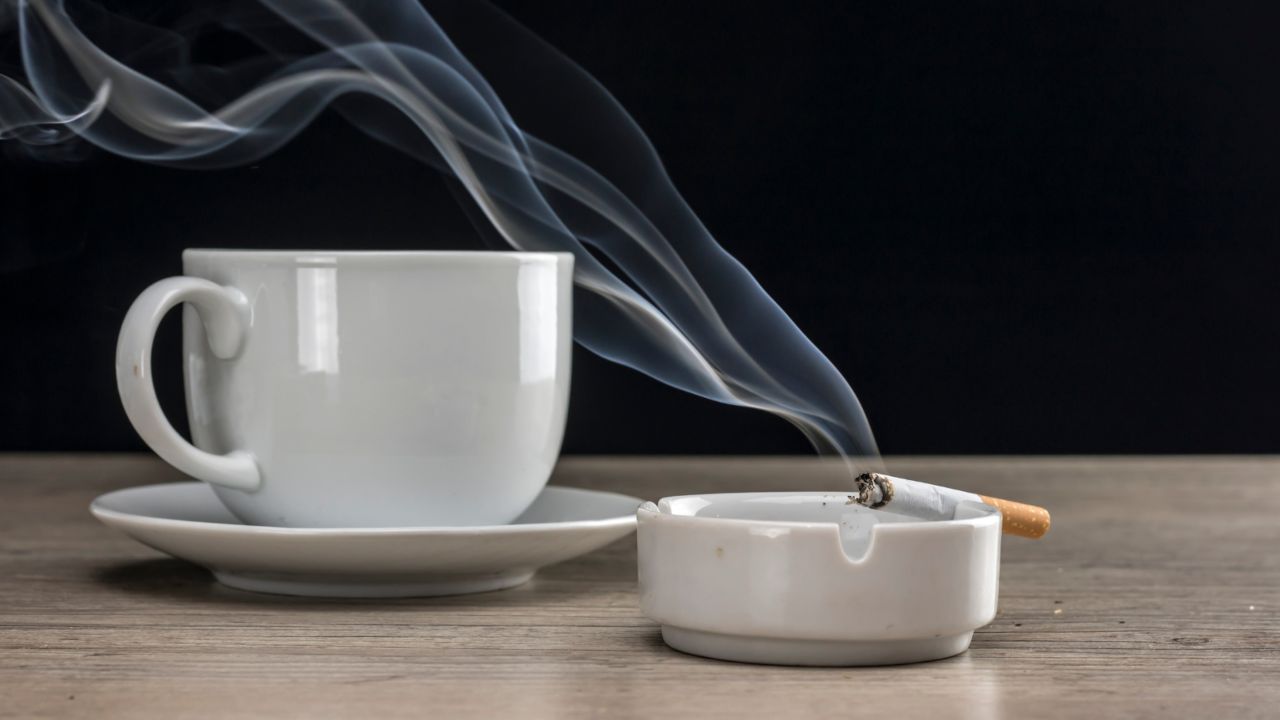 Cigarette et café, pourquoi cette association ?  La science nous dit