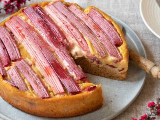 Recette de gâteau rustique à la rhubarbe et au gingembre