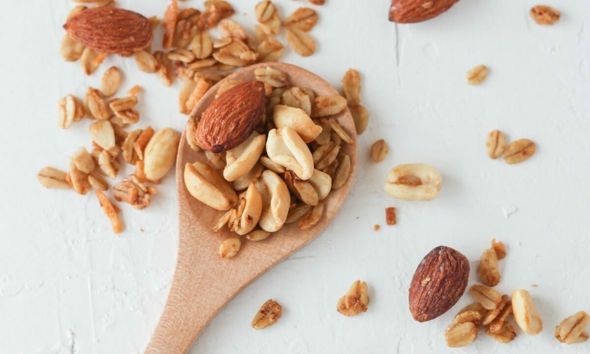 amandes et cacahuètes parmi les ingrédients du gâteau Barozzi
