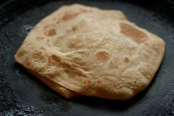 faire frire le paratha à la poêle