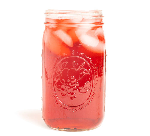 Thé glacé à l'hibiscus infusé