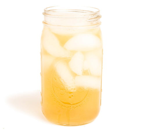 Thé glacé aux pétales de jasmin infusé