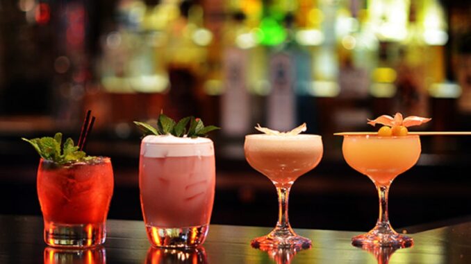 7 meilleures recettes de cocktails au rhum pour une fête de Noël animée
