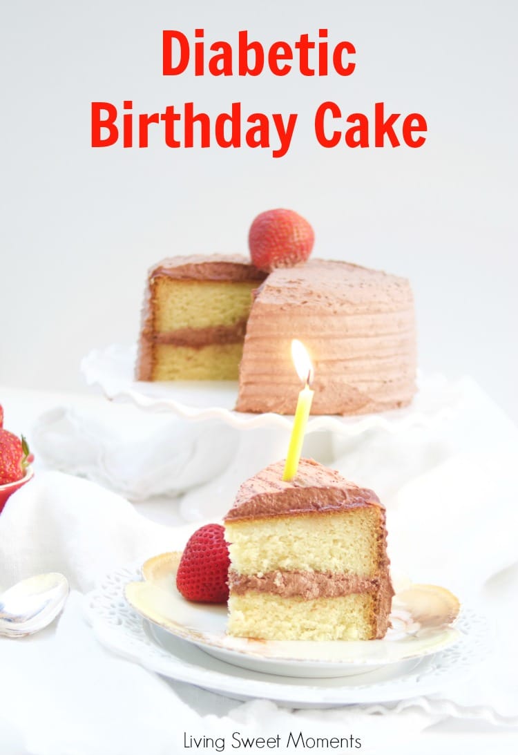 Cette délicieuse recette de gâteau d'anniversaire pour diabétiques contient un gâteau à la vanille sans sucre avec un glaçage au chocolat sans sucre.  Un dessert décadent et savoureux pour tous! 