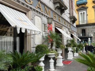 NAPLES.  AU CAFFÈ GAMBRINUS 'UN CAFÉ SUSPENDU POUR SANTOBONO' – Teleischia