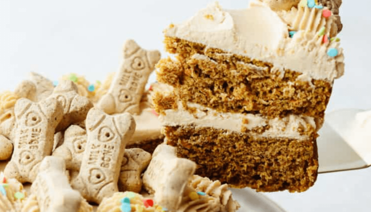 Comment faire un gâteau d'anniversaire pour les chiens