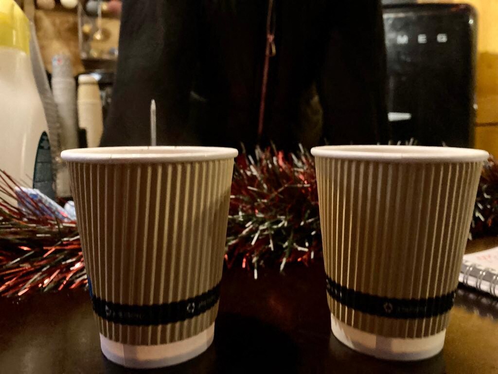 Chez Cerise, sur la place Vaudémont de Nancy, le verre de mojito chaud coûte 8 euros. 