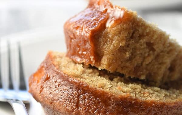 Simple Cinnamon Cake sliced