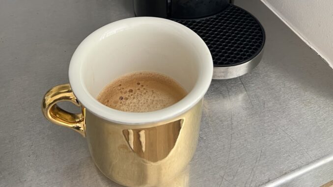 Revue de l'éditeur de la machine à café Nespresso VertuoPlus Deluxe
